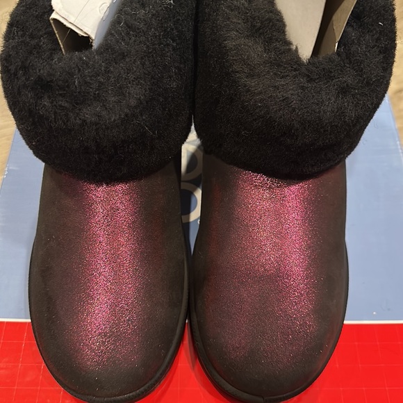 Short Pink Shearling Boots - Picture 3 of 6
